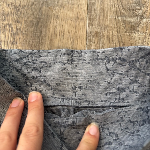 NVGTN Gray Patterned Leggings Size S - Picture 3 of 3